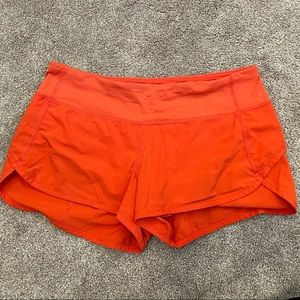 Lululemon Hotty Hot Low Rise Short 2.5”